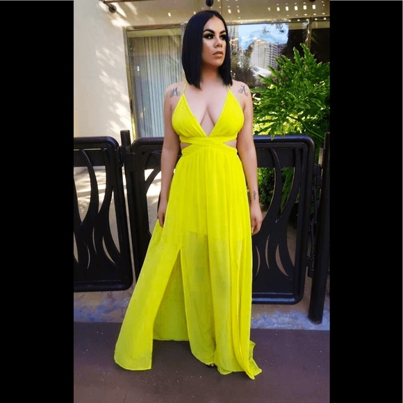 Dresses & Skirts - 💛SALE💖Maxi Dress With Cut Out Waist💖💛